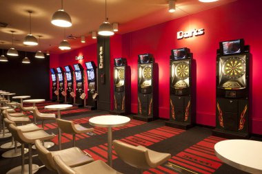 如何利用数据分析选择最佳老虎机？