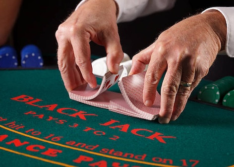 【扑克之星】扑克进阶策略：从新手到长期盈利