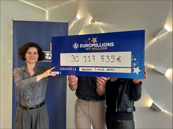 【扑克之星】欧洲百万彩票大奖得主匿名领奖，背后故事曝光