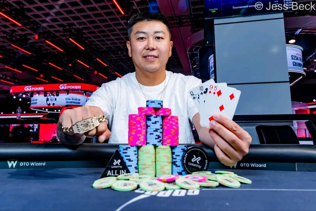 【扑克之星】2026 WSOP | 王阳勇夺$5,000底池限额奥马哈冠军,拿下首条金手链