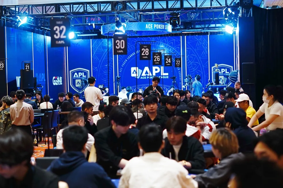 【扑克之星】APL济州岛｜奖池狂飙破保！主赛C/D组合共260人次参赛39人晋级，李欢/Zhang Xugang分别登顶小组CL！明日主赛“末班车”等你抄底！