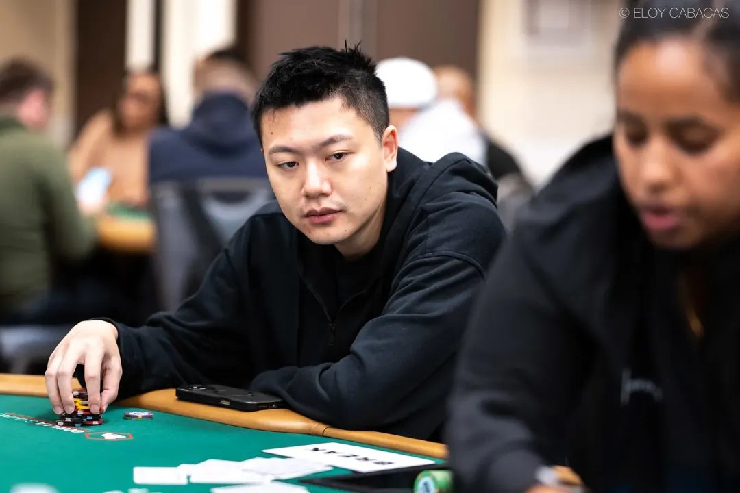 【扑克之星】金手链得主张阳稳了？WSOP主赛Day2顺利过关，与22位同胞同行！